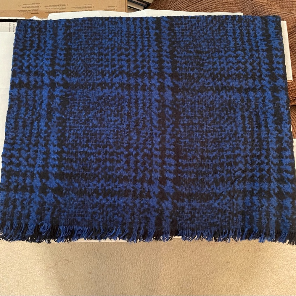 NWT Women’s Medium Weight Shawl
